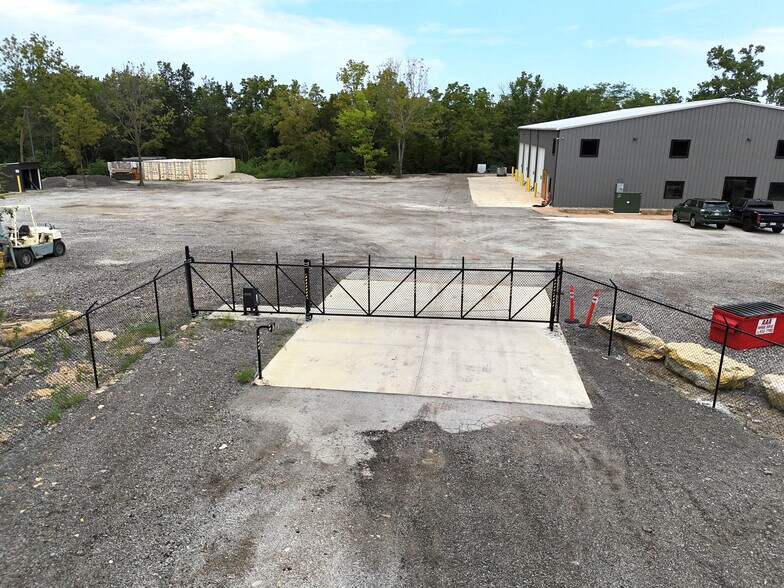 More Photos Of 955 SE AA Hwy, Blue Springs Industrial For Lease
