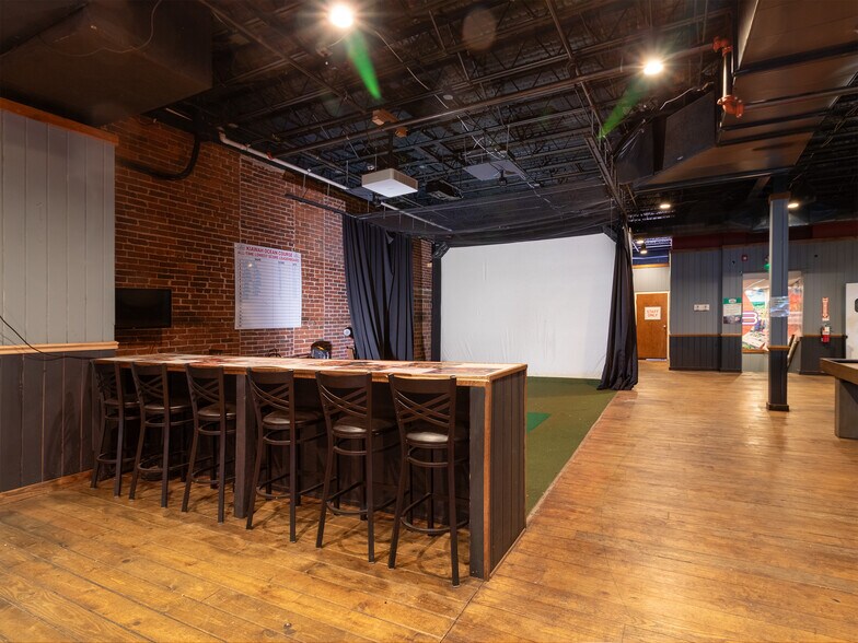 More Photos Of 15 W Washington St, Greenville Restaurant For Lease