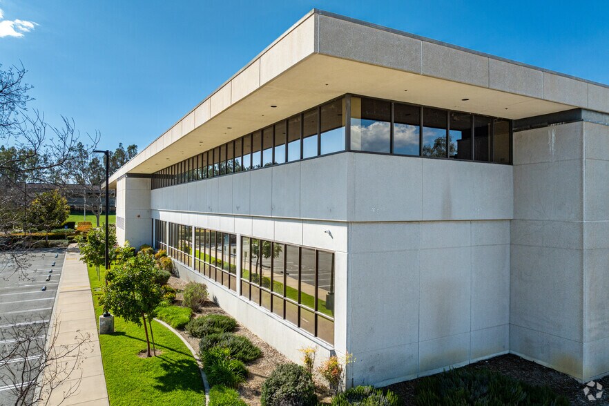 More Photos Of 29701 Agoura Rd, Agoura Hills Light Manufacturing For Lease