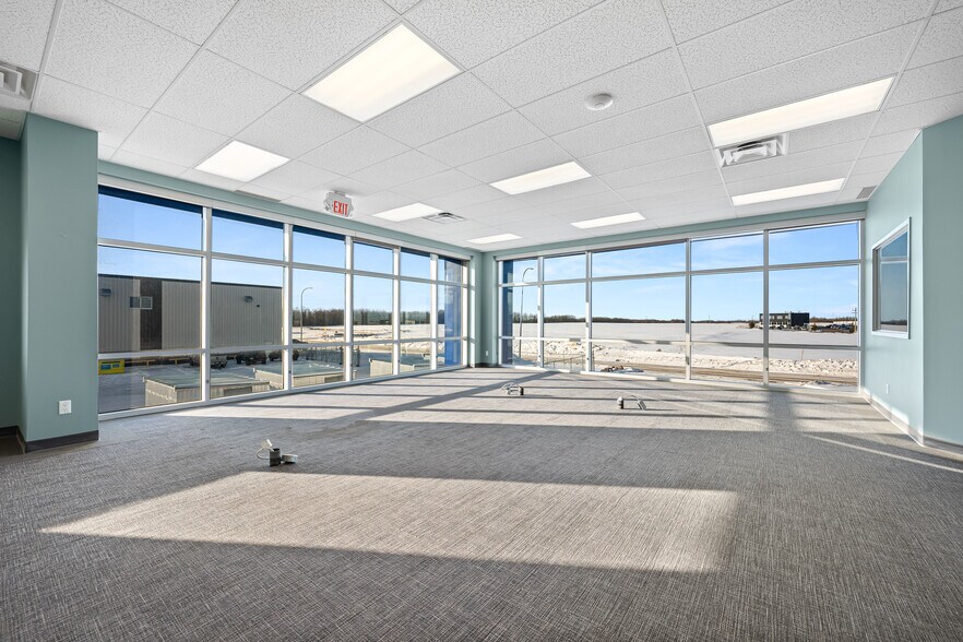 More Photos Of 5267 67 Av, Lloydminster Warehouse For Lease