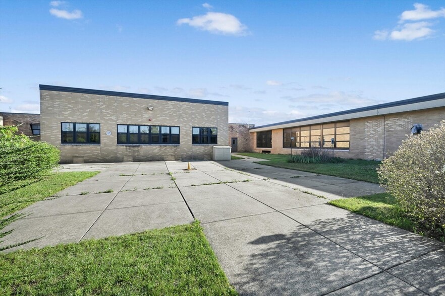 More Photos Of 2835 Mountain View Dr, Bath Office For Sale
