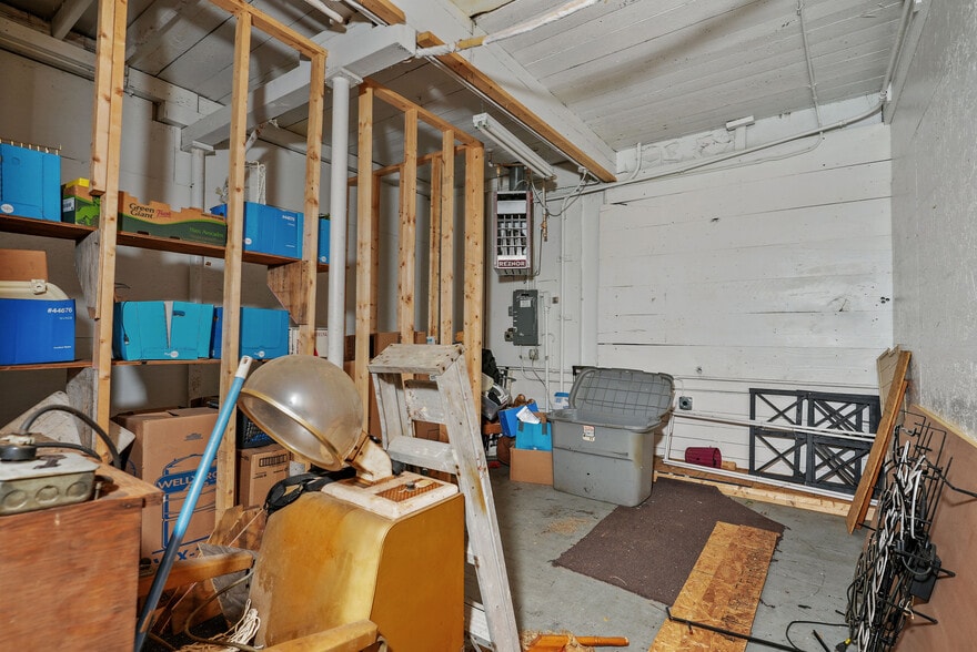 More Photos Of 45 Old Flat River, Coventry Manufacturing For Sale