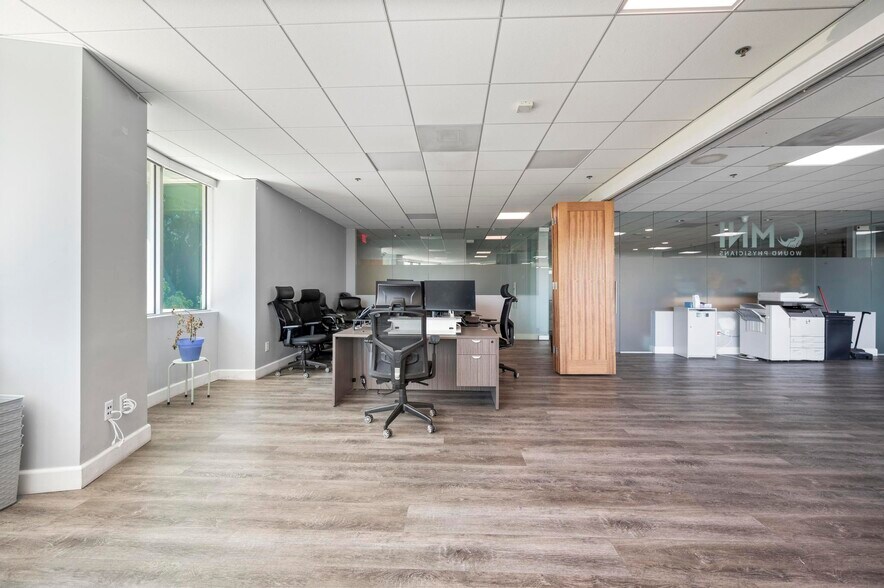 More Photos Of 28212 Kelly Johnson Pkwy, Valencia Medical For Lease