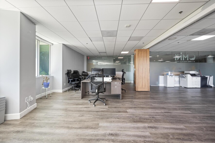 More Photos Of 28212 Kelly Johnson Pky, Valencia Medical For Lease