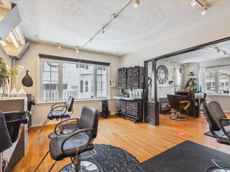 More Photos Of 294 Dundas St, Hamilton Freestanding For Sale