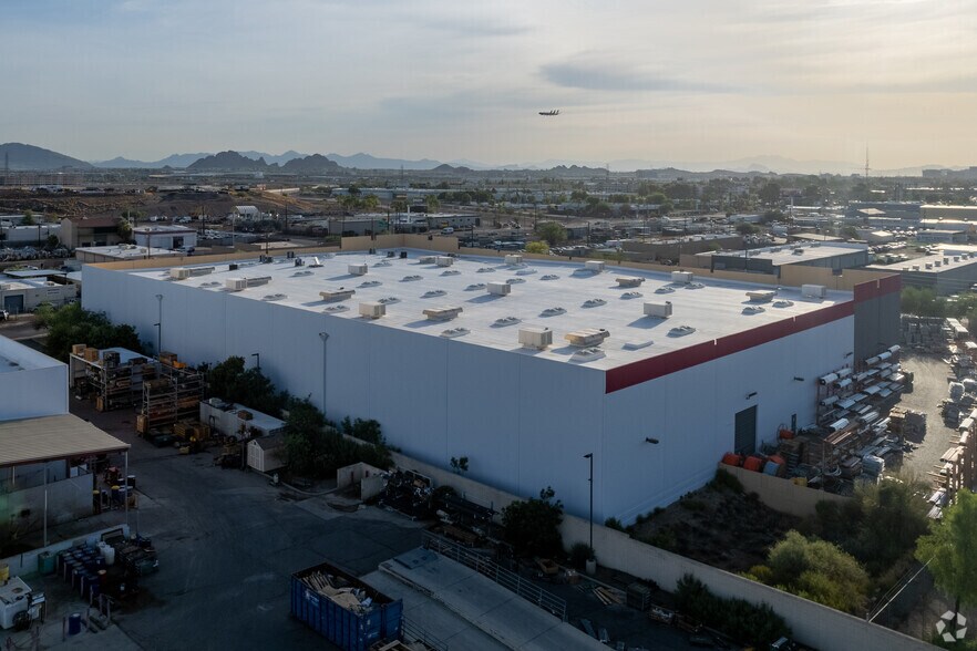 More Photos Of 2902 S 44th St, Phoenix Warehouse For Lease