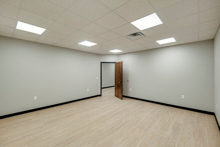 More Photos Of 16791 W Basin St, Odessa Warehouse For Sale