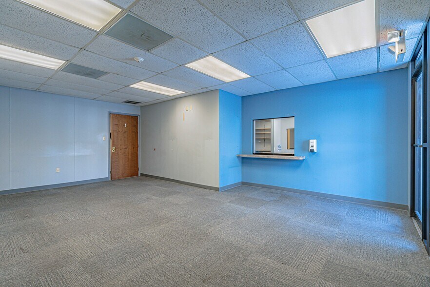More Photos Of 2428 Walbert Ave, Allentown Flex For Lease