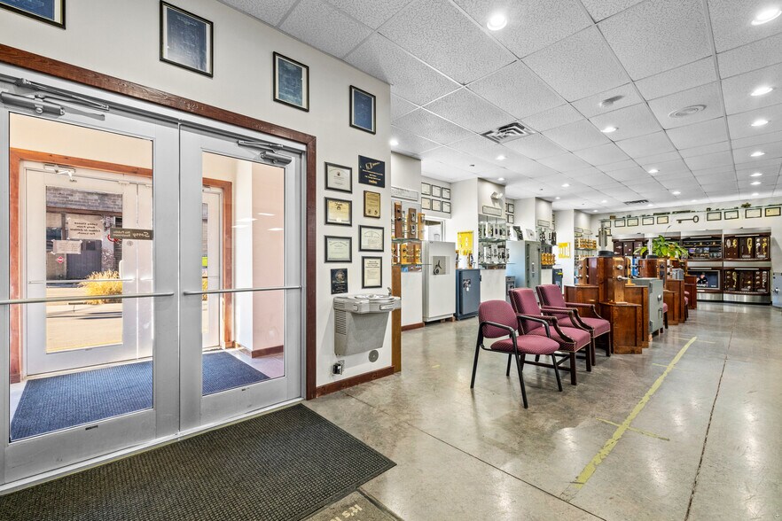 More Photos Of 622 N Central St, Knoxville General Retail For Sale