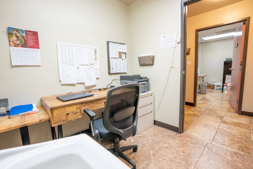 More Photos Of 4946 Florence Ave, Bell Medical For Sale