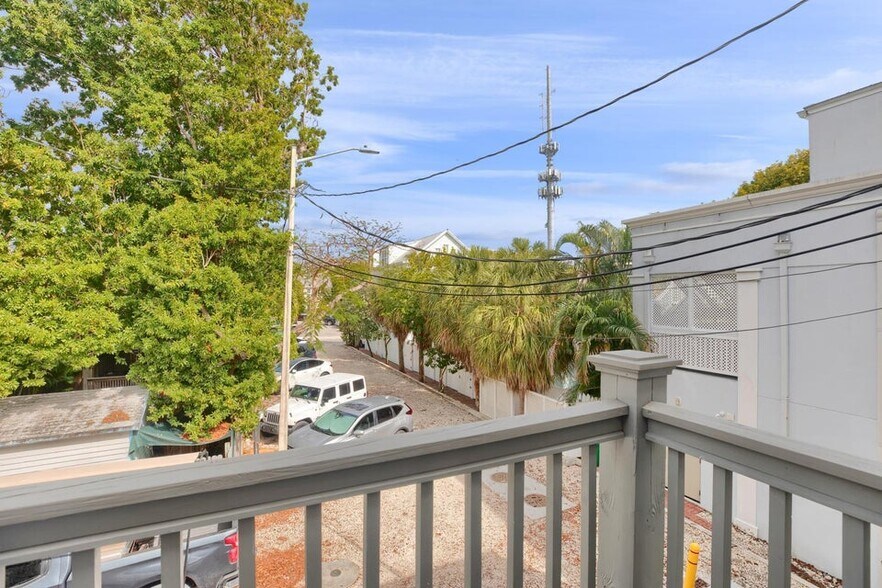 More Photos Of 515-517 Duval St, Key West Storefront Retail Office For Sale