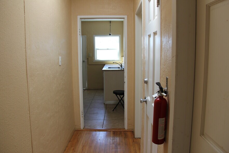 More Photos Of 2016-2020 E Main St, Ventura Storefront Retail Office For Sale