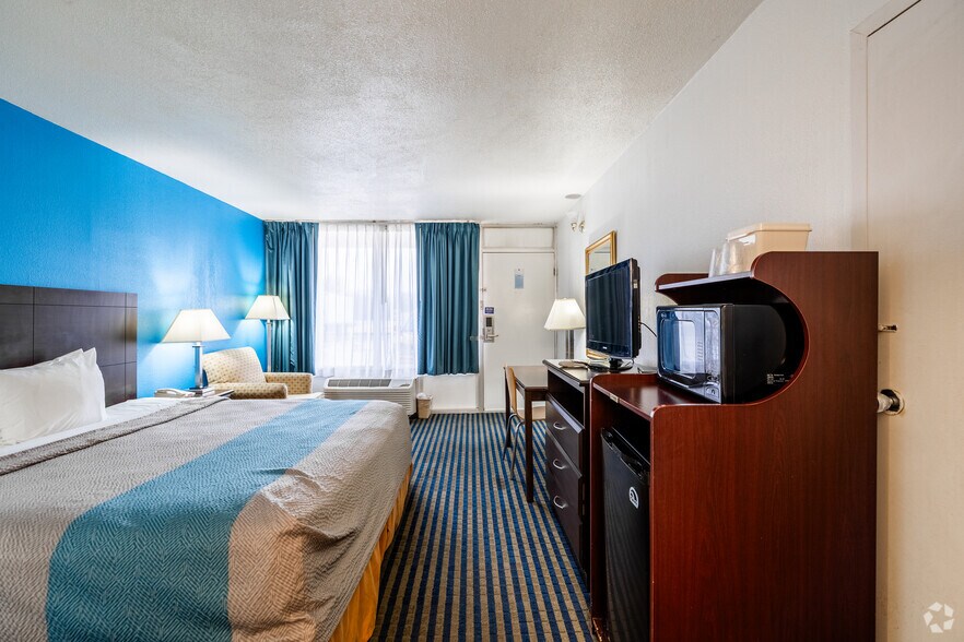 More Photos Of 722 E Pancake Blvd, Liberal Hotel For Sale