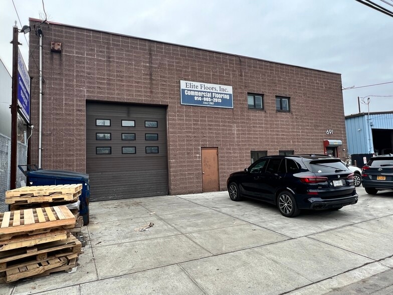 More Photos Of 691 Saw Mill River Rd, Yonkers Warehouse For Lease