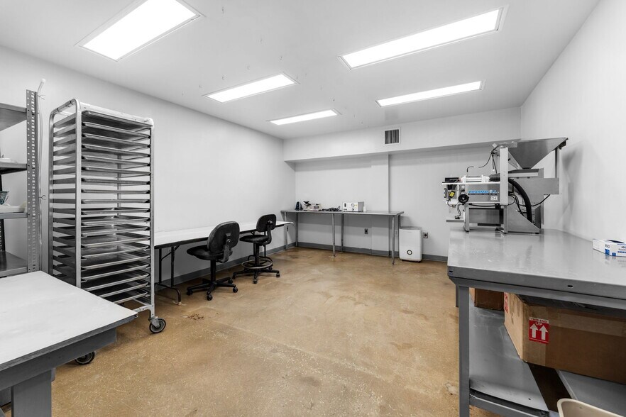 More Photos Of 7155-7159 NW 77th Ter, Miami Warehouse For Sale