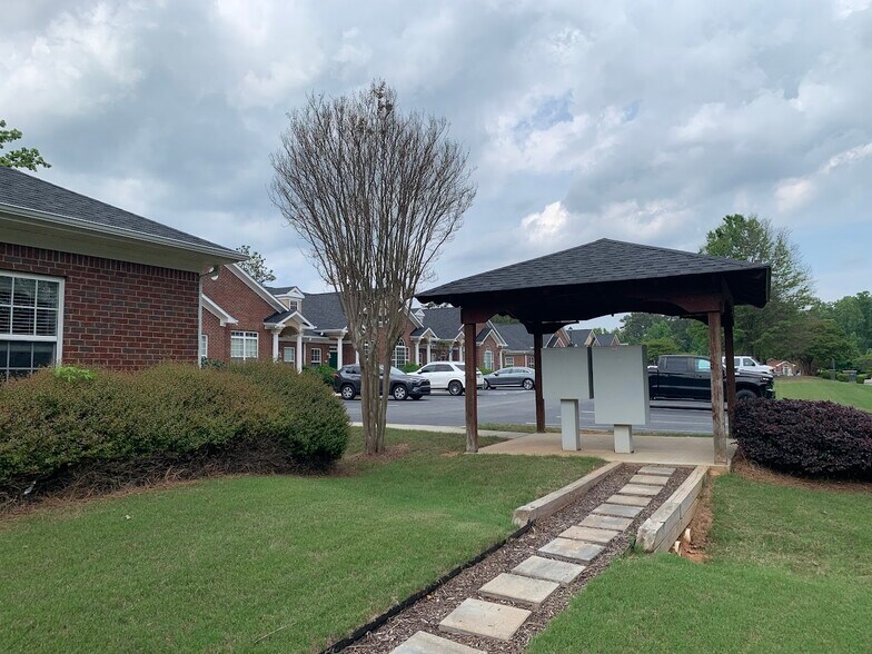 More Photos Of 1825 Lockeway Dr, Alpharetta Office For Sale