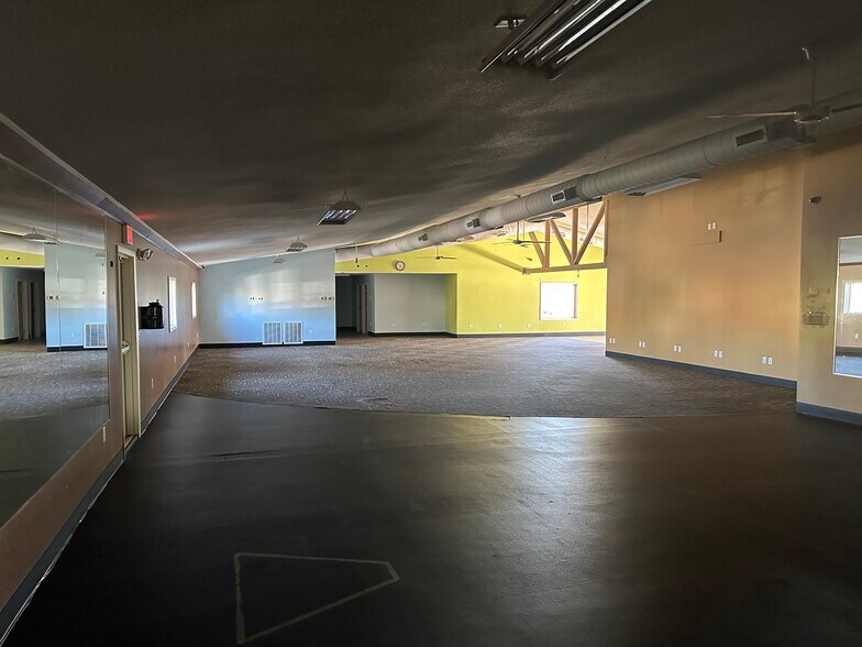 More Photos Of 2010 S 11th St, Niles Storefront For Lease