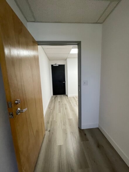 More Photos Of 4419 Van Nuys Blvd, Sherman Oaks Office For Sale