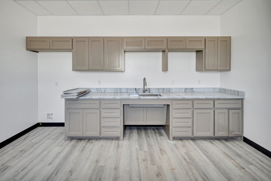 More Photos Of 5915 W. County 135 rd, Midland Warehouse For Lease