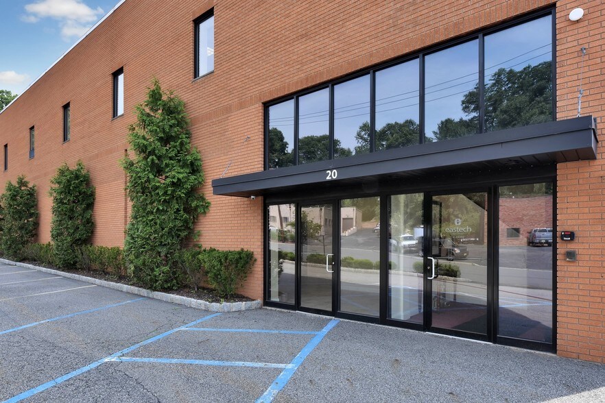 More Photos Of 20 Industrial Ave, Upper Saddle River Warehouse For Lease