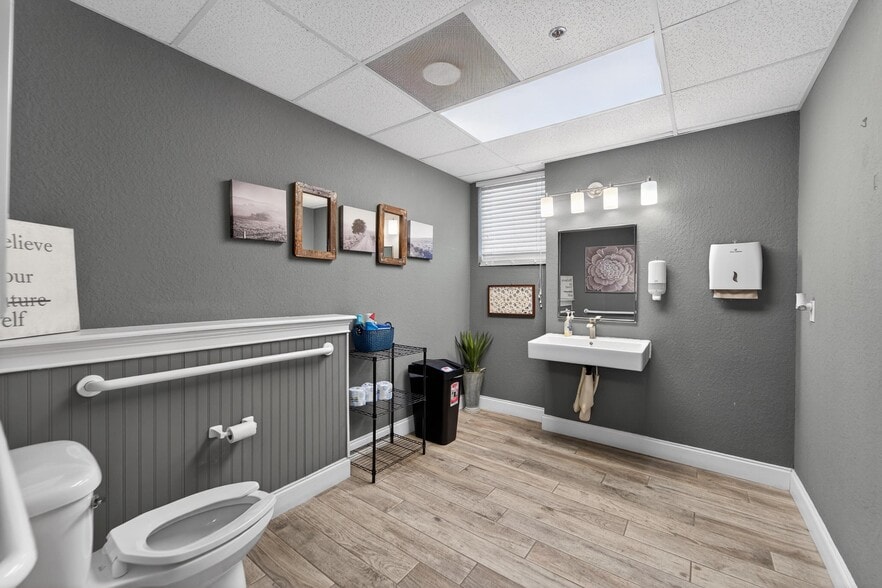 More Photos Of 3411 N 29th St, Tampa Office For Sale