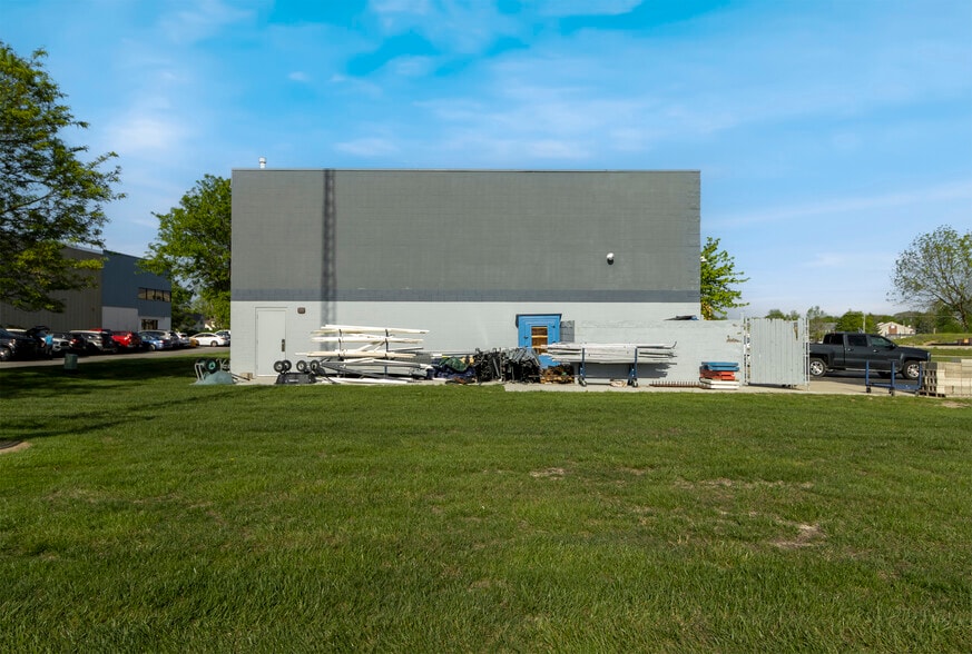 More Photos Of 11837 Technology Dr, Fishers Warehouse For Lease