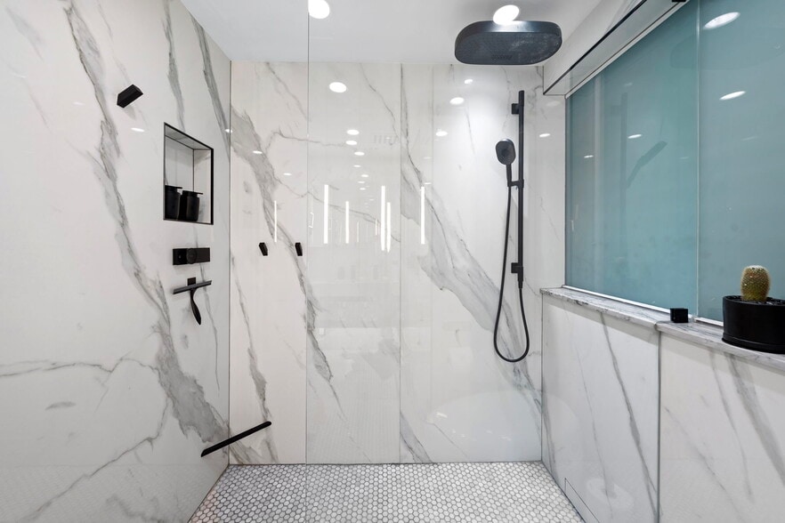 More Photos Of 124 11th St, Miami Beach Hotel For Sale