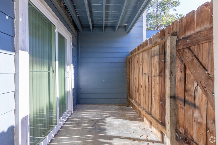 More Photos Of 311 Gladstell St, Conroe Apartments For Sale