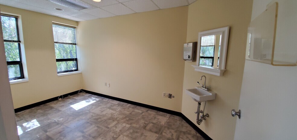 More Photos Of 955 Main St, Winchester Medical For Lease