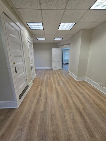 More Photos Of 7247 Amboy Rd, Staten Island Office Residential For Lease