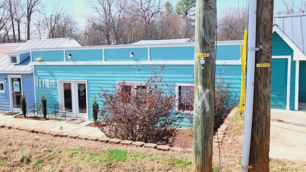 Primary Photo Of 136 Fayetteville St, Pittsboro General Retail For Lease