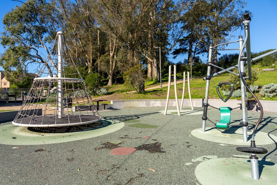 More Photos Of 1644 Taraval St, San Francisco Office For Sale