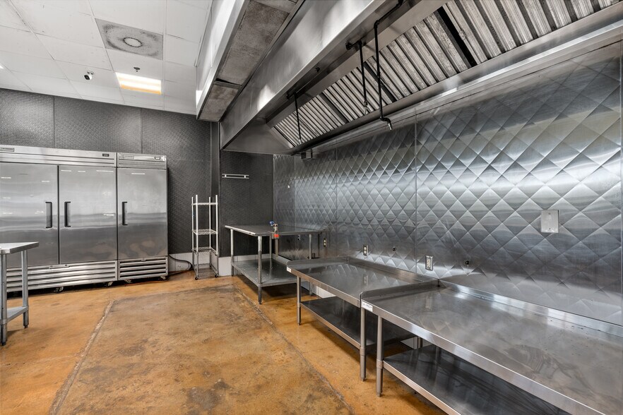 More Photos Of 423 Blue Star, San Antonio Apartments For Lease