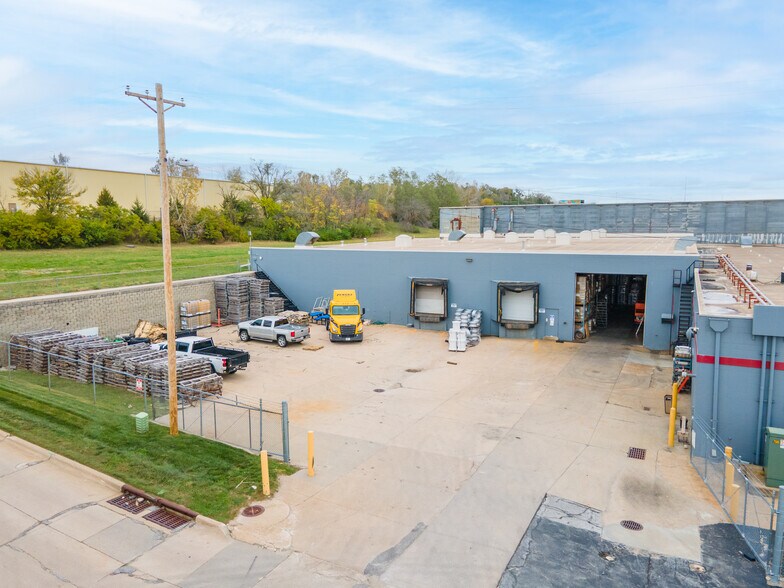 More Photos Of 4350 McKinley St, Omaha Manufacturing For Lease