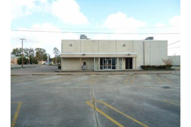 More Photos Of 1308 Boston Ave, Nederland Bank For Sale