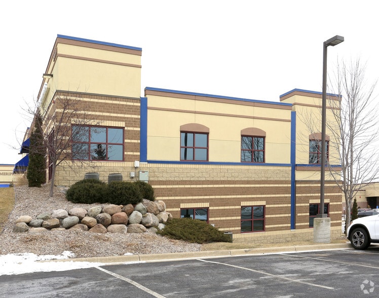 More Photos Of 15600 35th Ave N, Plymouth Office For Lease