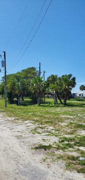 More Photos Of 5152-5160 Dixie Hwy NE, Palm Bay Light Manufacturing For Lease