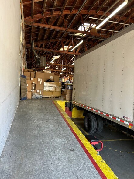 More Photos Of 3571 Hayden Ave, Culver City Warehouse For Lease