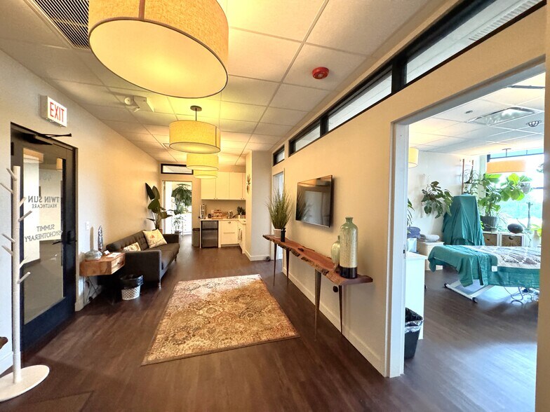 More Photos Of 4753 N Broadway St, Chicago Apartments For Lease