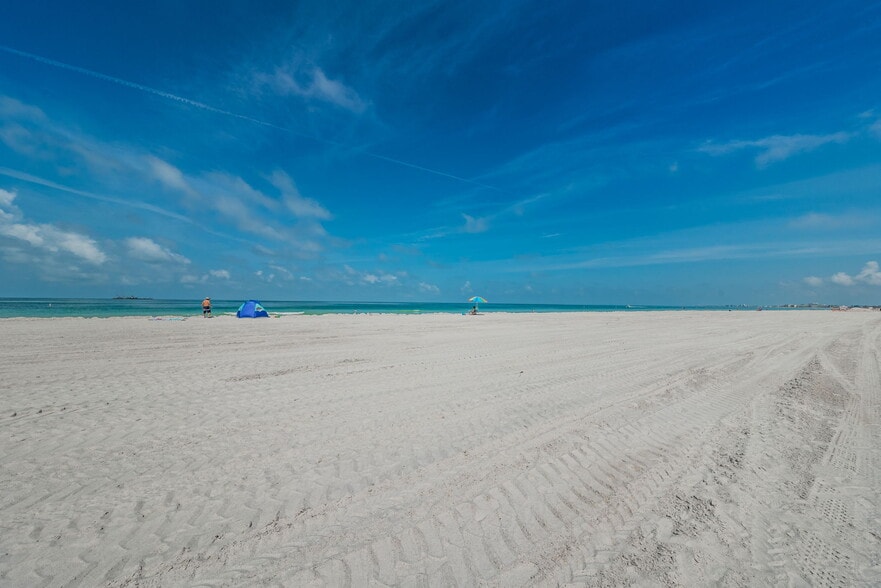 More Photos Of 12100 Gulf Blvd, Treasure Island Hotel For Sale