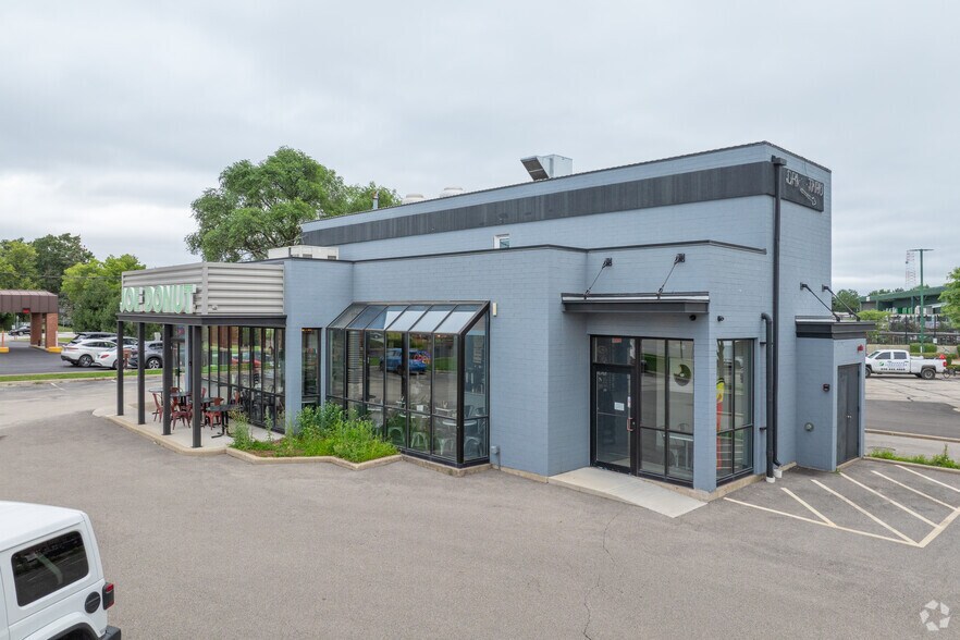 More Photos Of 720 E Rand Rd, Mount Prospect Restaurant For Sale