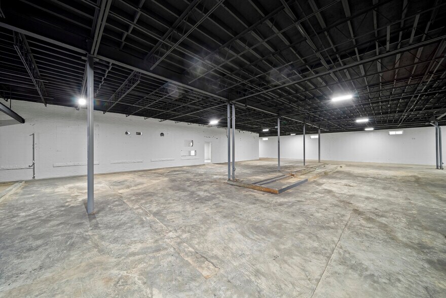 More Photos Of 174 N Main St, Franklin Light Manufacturing For Sale