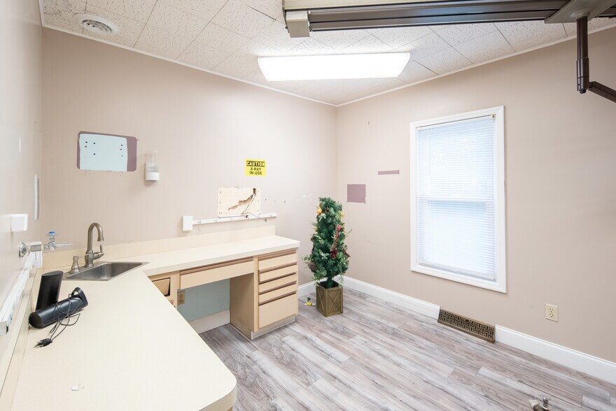 More Photos Of 1221 Altamont Ave, Schenectady Office For Sale