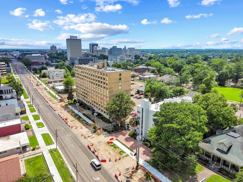 More Photos Of 827 N State St, Jackson Apartments For Sale