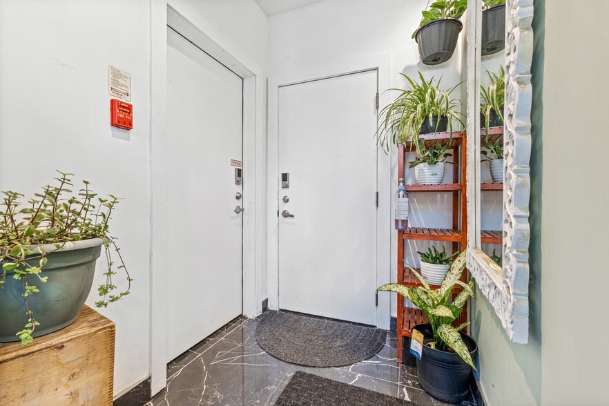 More Photos Of 1023 Rue Berri, Montréal Apartments For Sale