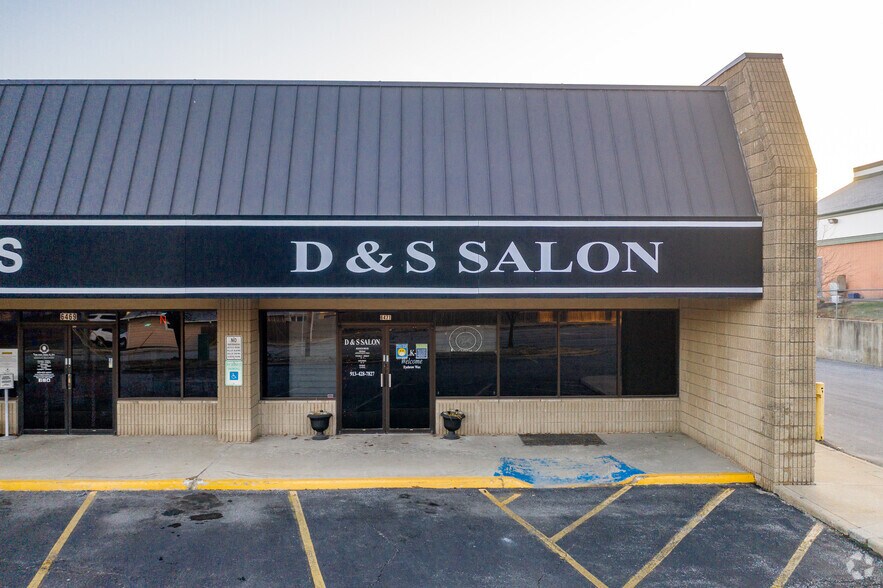 More Photos Of 6415-6471 Quivira Rd, Shawnee General Retail For Lease
