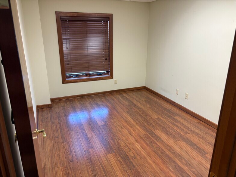 More Photos Of 6728 Loop Rd, Centerville Medical For Sale