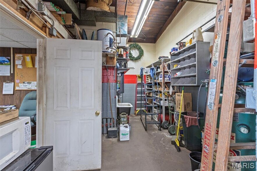 More Photos Of 6821 Morganford Rd, Saint Louis Auto Repair For Sale