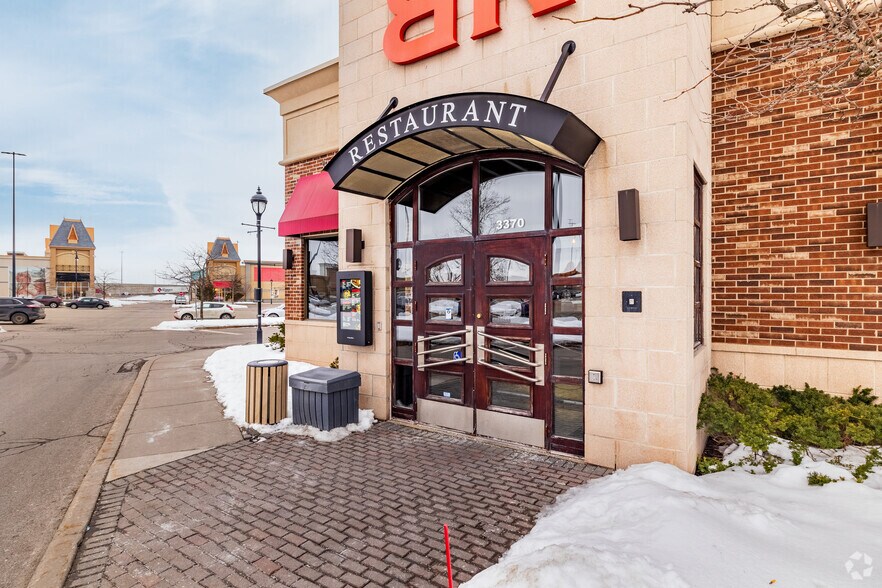 More Photos Of 2800-2860 Prom Saint-Honoré, Boisbriand Unknown For Lease