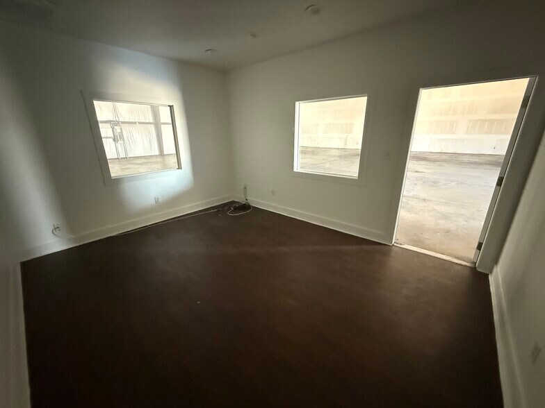 More Photos Of 3943 S Interstate 35, New Braunfels Unknown For Lease